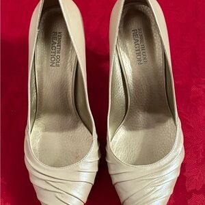 Kenneth Cole Reaction Cream Heels with Ruched Design and Medium Height